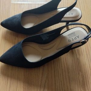 ✨SOLD✨Apt 9 Black Sling Back Heels